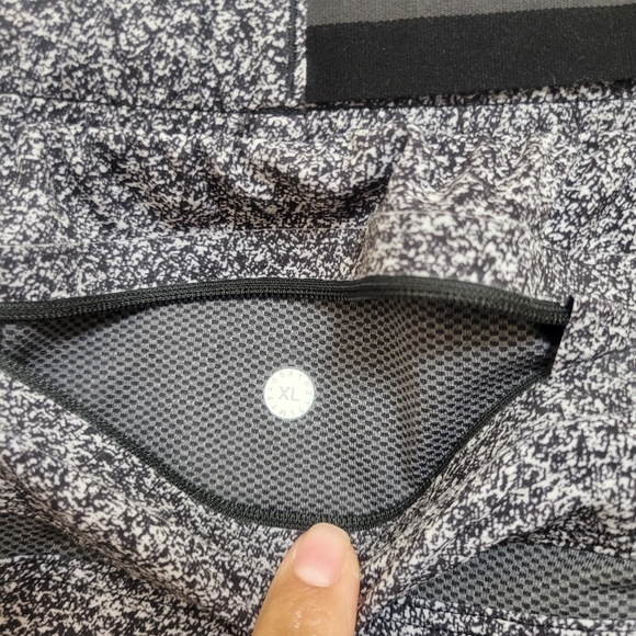 Lululemon Surge men's shorts size xl. - Picture 8 of 10